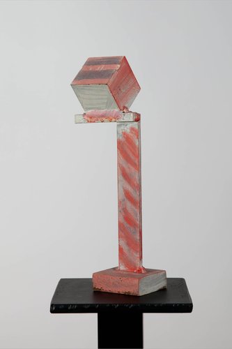 image of Stèle avec cube rose