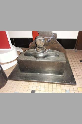 image of Buste sur socle massif