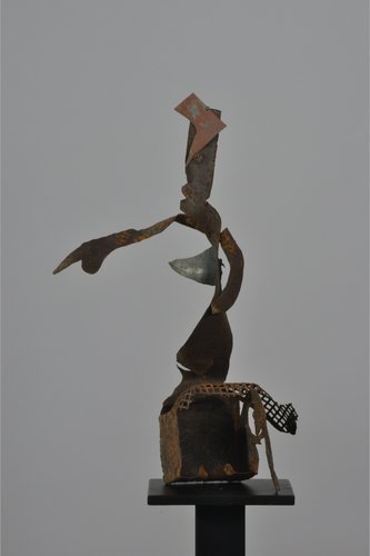 image of Petite femme assise